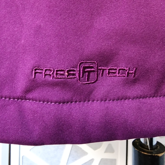 Free Tech women's purple jacket/ raincoat/windbreaker size Medium lightweight. - Picture 5 of 10